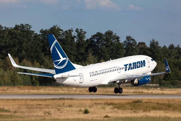 Tarom Airlines mit 737-700 — Stockfoto