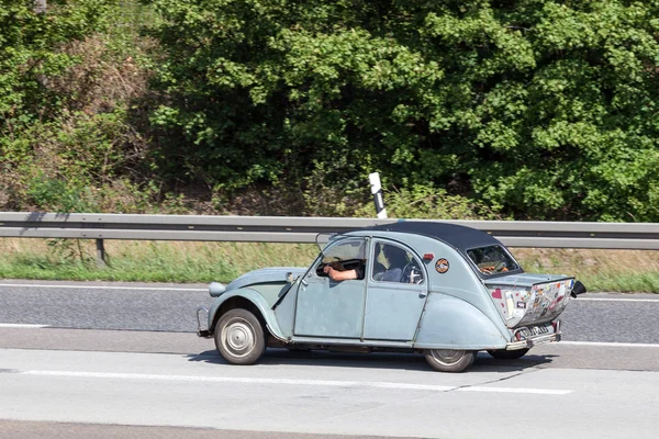 Old Citroen 2CV with boot extension — Stockfoto