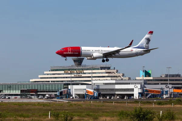 Norweskie linie lotnicze samolotów lądowania na lotnisku Kolonia — Zdjęcie stockowe