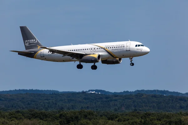 Nesma 航空公司的飞机降落在科隆机场 — 图库照片