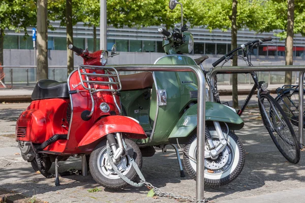 Classic Vespa scooters — 图库照片