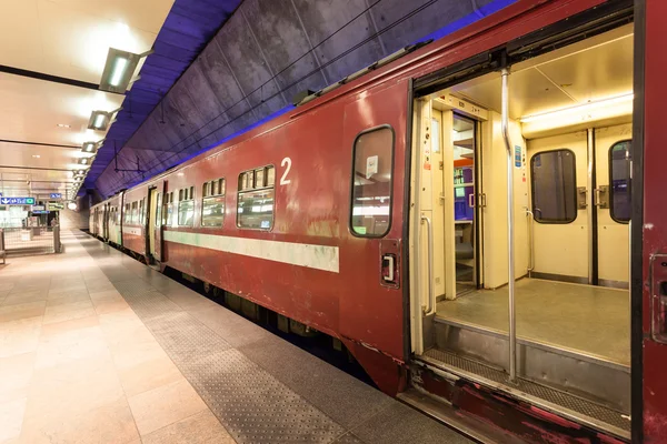 Train à la gare principale d'Anvers — Photo