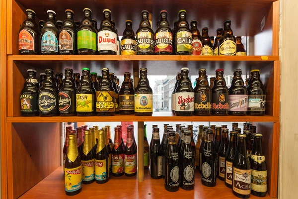 Belgian beer in a shop — 图库照片