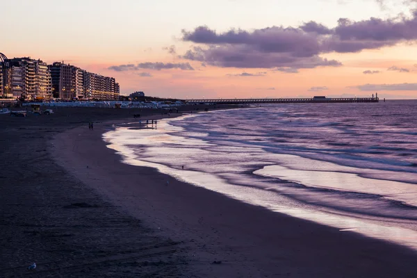 Beach in Blankenberge at sunset, Belgium — Stockfoto