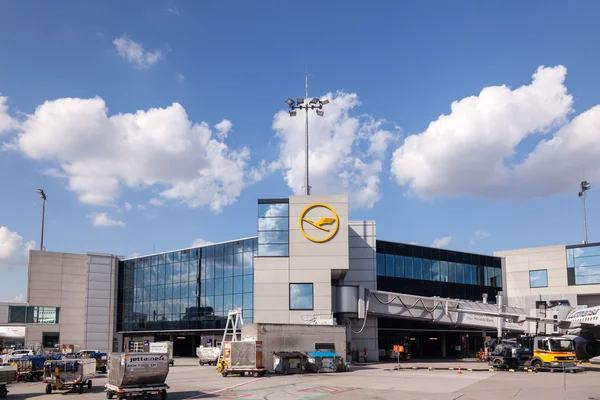 Lufthansa Terminal at the Frankfurt Airport — ストック写真