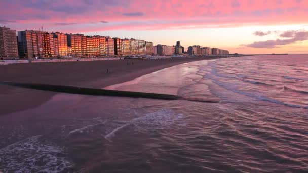 Pôr do sol na praia do Mar do Norte — Vídeo de Stock