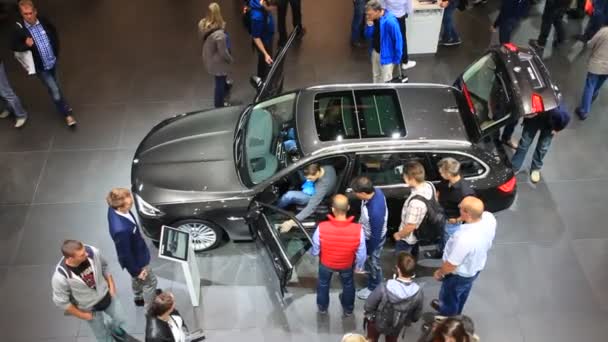 Neue BMW auf der iaa 2015 — Stockvideo