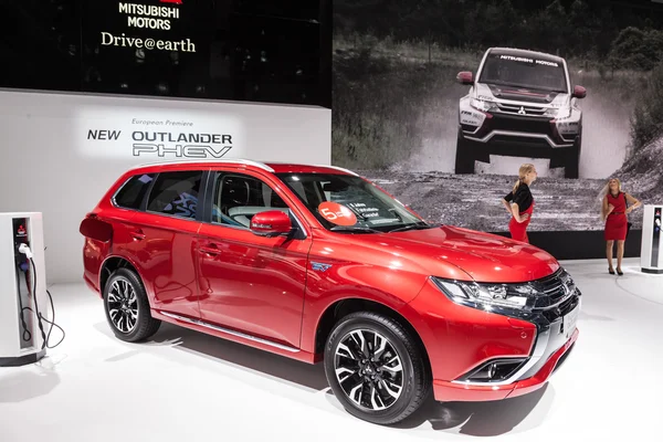 New Mitsubishi Outlander PHEV на IAA 2015 — стоковое фото