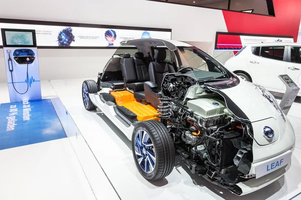Das elektrische Nissan-Blatt auf der iaa 2015 — Stockfoto
