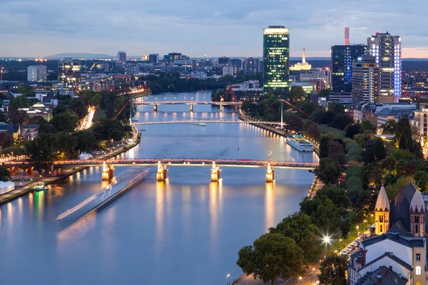 Río Meno en Frankfurt al atardecer —  Fotos de Stock