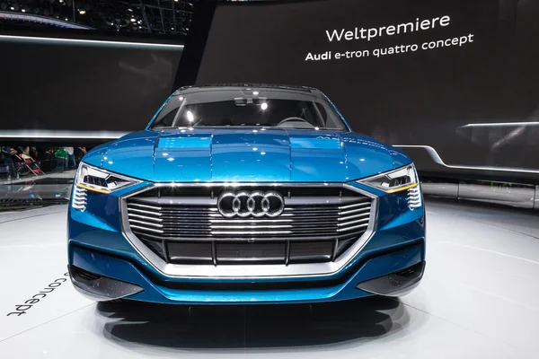 Концепт Audi e-tron quattro на IAA 2015 — стоковое фото
