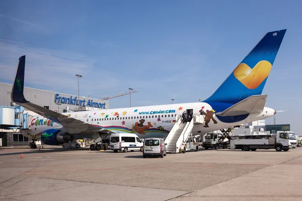 Condor Boeing 767-330 at the Frankfurt Airport — Stock Photo, Image