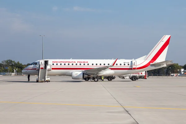 Embraer ERJ-175LR of the Polish Government — 스톡 사진