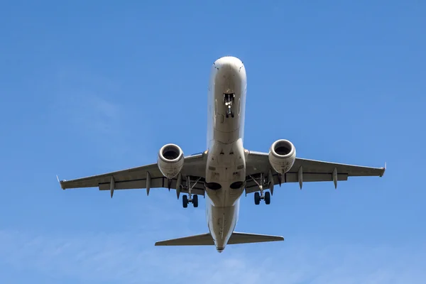 Landing airplane — Stock Photo, Image