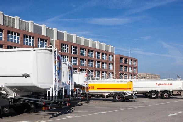 Fuel trucks at the airport — Stock Photo, Image