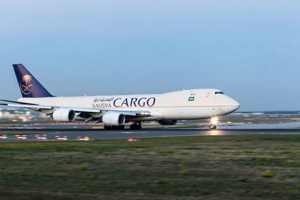 Saudia rakomány Boeing 747-es — Stock Fotó
