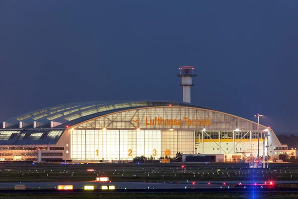 Lufthansa Hangar på Frankfurts flygplats — Stockfoto