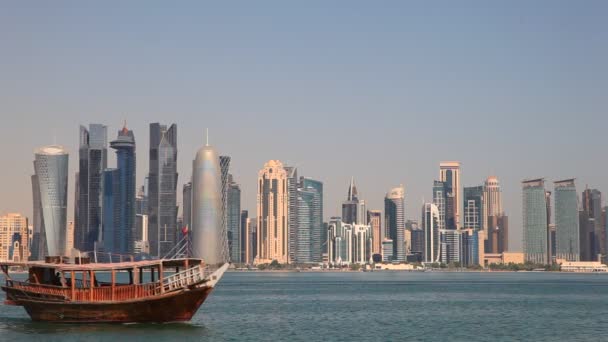 Traditional dhow in Doha skyline, Qatar — Stock Video