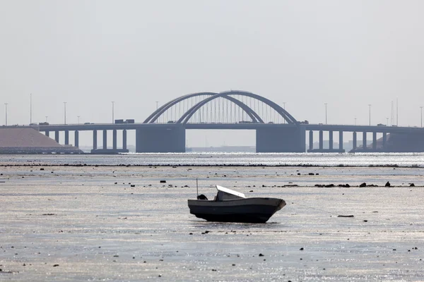 Sheikh Khalifa Bin Salman Bridge in Bahrain — Stock Photo, Image