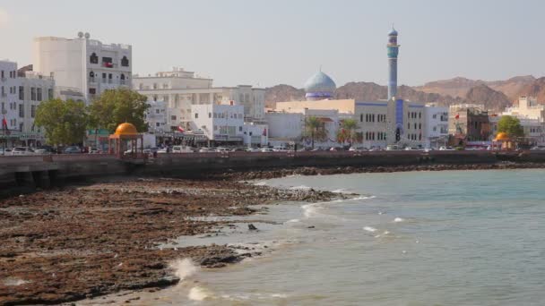 Playa y el paseo marítimo de Muttrah, Omán — Vídeo de stock