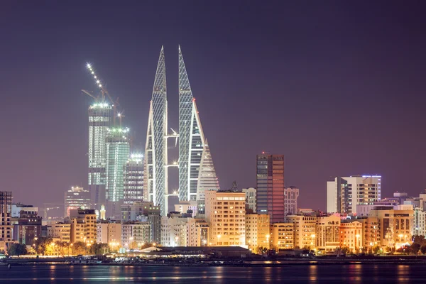 Skyline de Manama por la noche, Bahréin — Foto de Stock