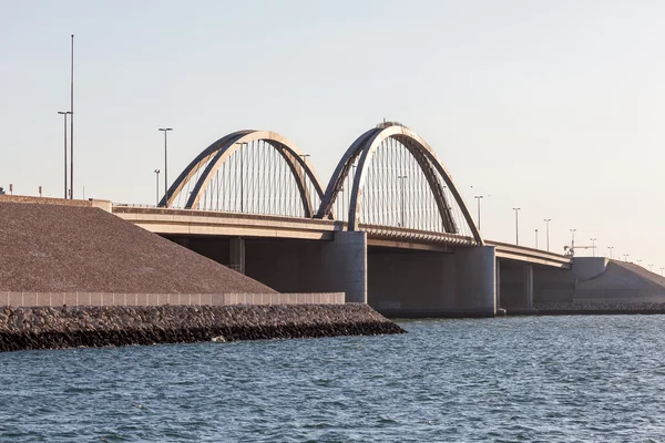 Sheikh Khalifa Bin Salman Bridge in Bahrain — Stock Photo, Image