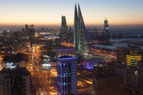 Manama City à noite, Bahrein — Fotografia de Stock