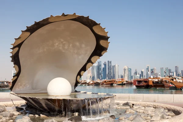 Pearl fountain in Doha, Qatar — Stock Photo, Image