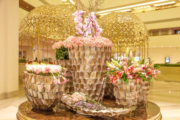 Flowers in the Sheraton Hotel in Doha — Stock Photo, Image