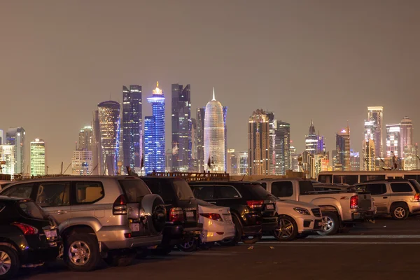 Doha skyline kota di malam hari, Qatar — Stok Foto