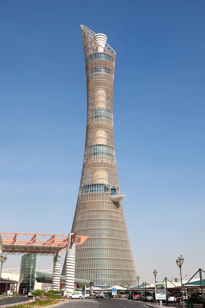 Doha, Katar 'daki meşale kulesi. — Stok fotoğraf