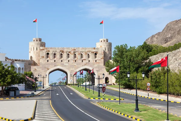 Poort naar de oude binnenstad van Muscat, Oman — Stockfoto