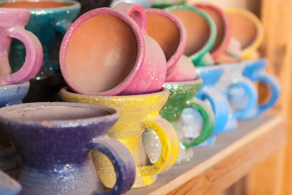 Cerámicas coloridas en Nizwa souq, Omán — Foto de Stock