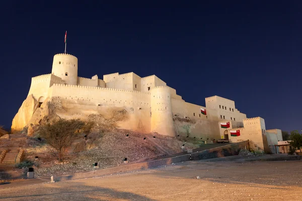 Pevnost an-Nachal v noci, Omán — Stock fotografie