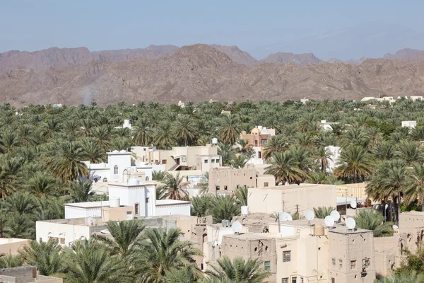 Переглянути над Nizwa місто Оазис, Об'єднані Арабські Емірати — стокове фото