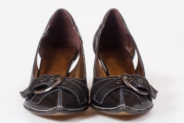 Siyah bir kadın ayakkabı