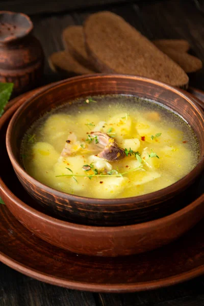 Маринованная куропатка суп, состоящий из игрового блюда, который содержит куропатку в качестве основного ингредиента — стоковое фото