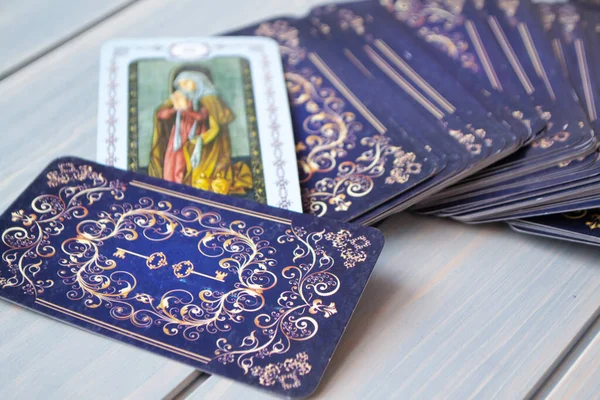 Tarot Middeleeuwse Lezing Van Dichtbij Bidden Beeld Spirituele Lezing — Stockfoto