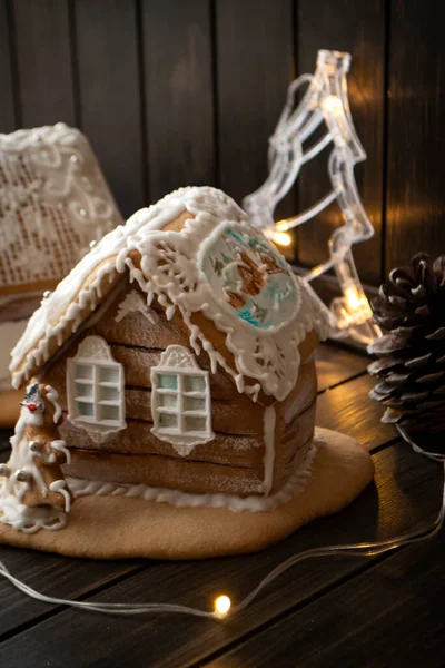 Beautiful handmade gingerbread house for Christmas and New Year, dark backround — Stock Photo, Image