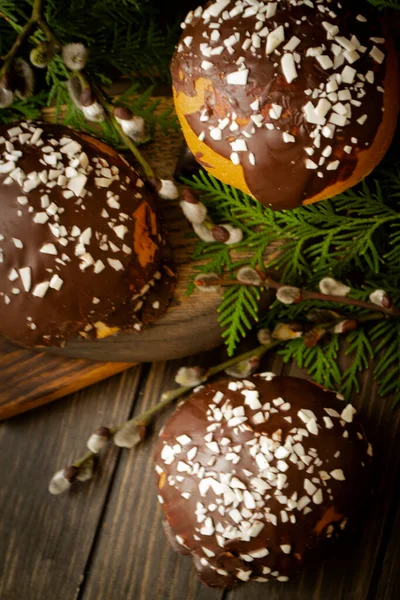 Apparecchiatura Della Tavola Pasqua Festiva Con Fiori Tradizionali Primaverili Panini — Foto Stock