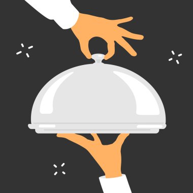 Garson yemeği getiriyor