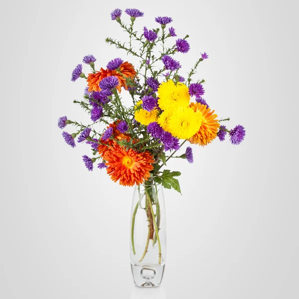 Smuk buket af påskeblomster i vase - Stock-foto