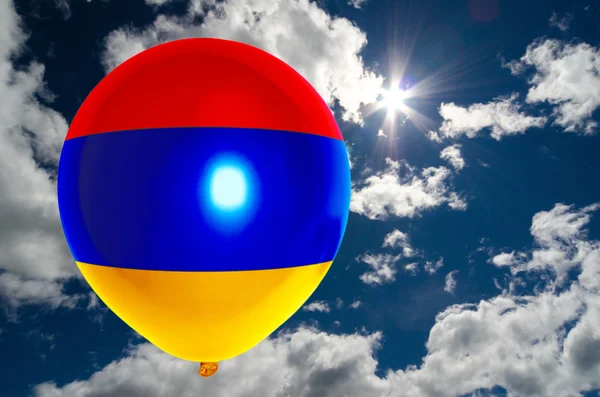 Balon z Flaga Armenii na niebo — Zdjęcie stockowe