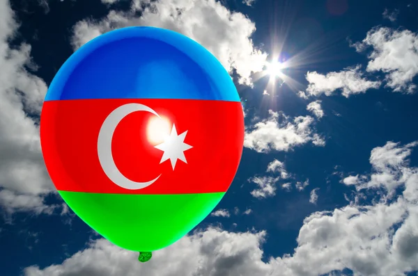 Balão com bandeira de azerbaijan no céu — Fotografia de Stock