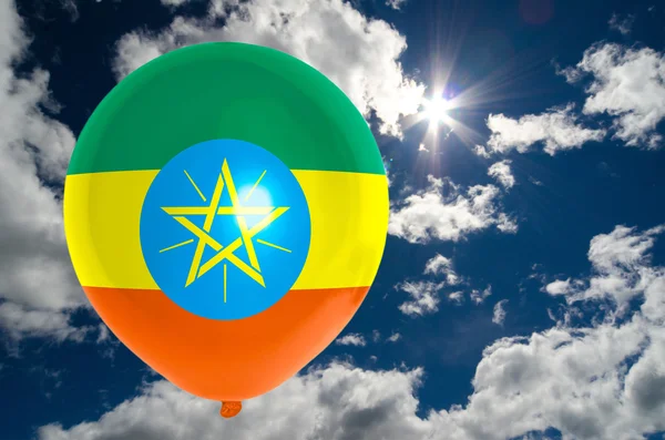 Globo con bandera de etiopía en el cielo —  Fotos de Stock