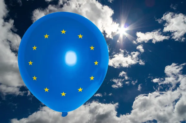空の上のヨーロッパのフラグとバルーン — ストック写真