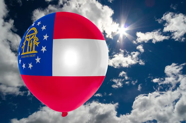 Ballong med flagga Georgien på himlen — Stockfoto