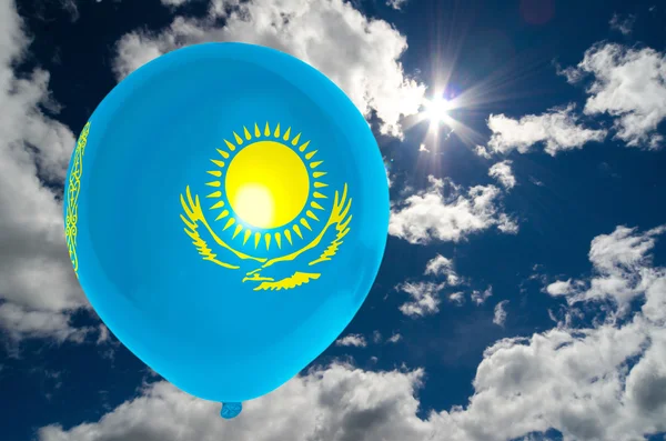 Ballon met vlag van Kazachstan op sky — Stockfoto