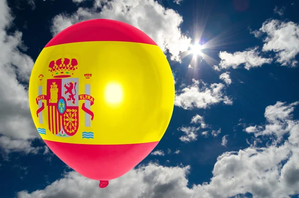 Balão com bandeira de espanha no céu — Fotografia de Stock