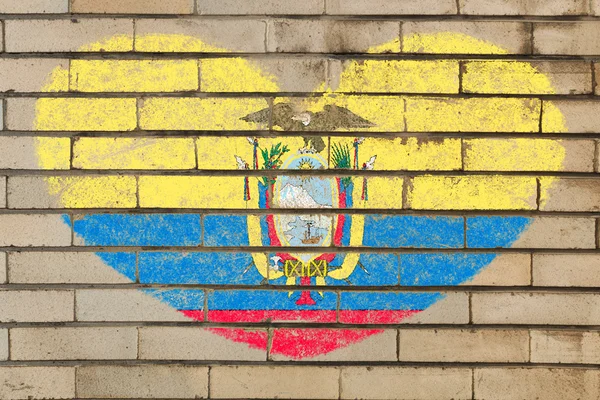 Bandera de forma de corazón de ecuador en pared de ladrillo —  Fotos de Stock